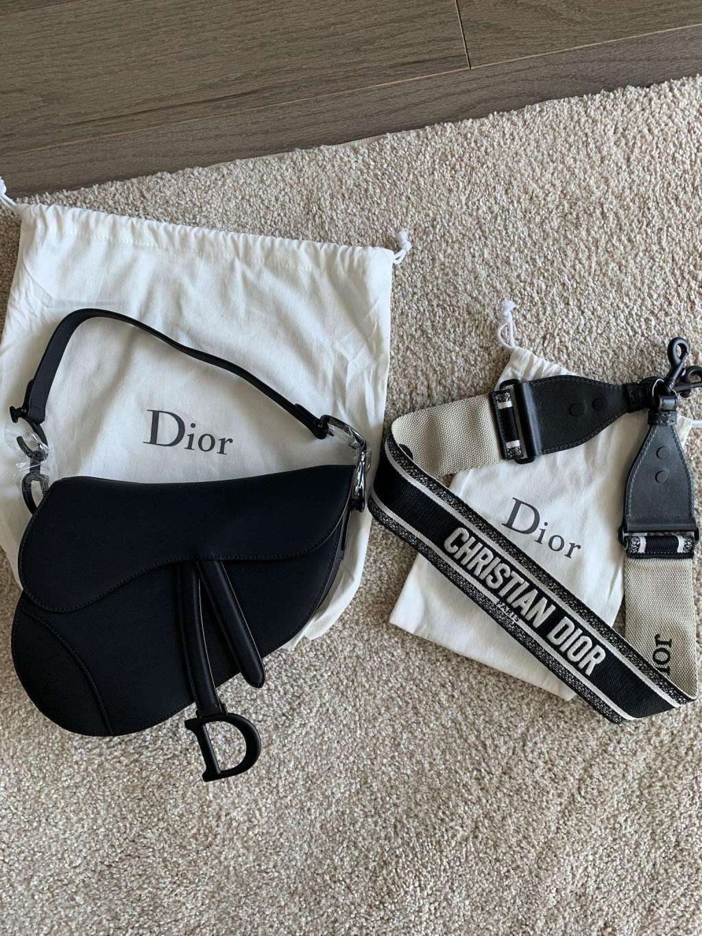 REVIEW] DIOR MEDIUM SADDLE IN ULTRA BLACK W/ GUITAR STRAP IN BHW FROM DMZ/THUMB FACTORY